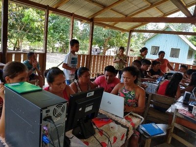 Environmental agents and indigenous leadership learn basic computer skills