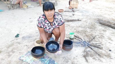 Paiter Suruí handicrafts: income and intergenerational knowledge exchange