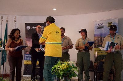 Curso treina brigadistas em uso de equipamentos essenciais na resposta a incêndios florestais