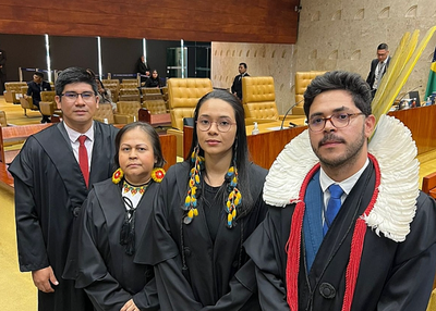 (In the photo Ivo Macuxi, Cristiane Baré, Kari Guajajara and Maurício Terena, from left to right: indigenous lawyers at the STF - Photo: Apib)